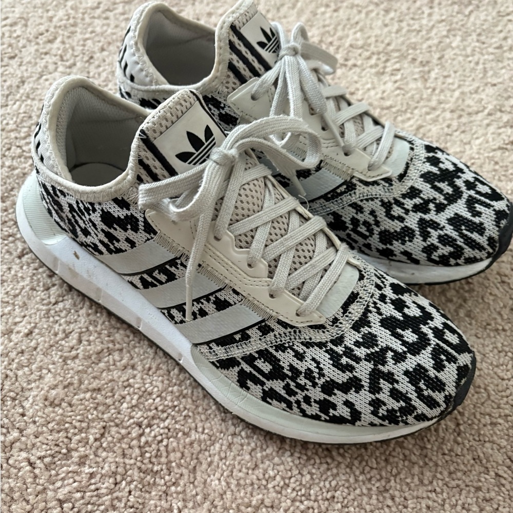 Adidas Swift Run X 'Animal Print'
Raw White size 9